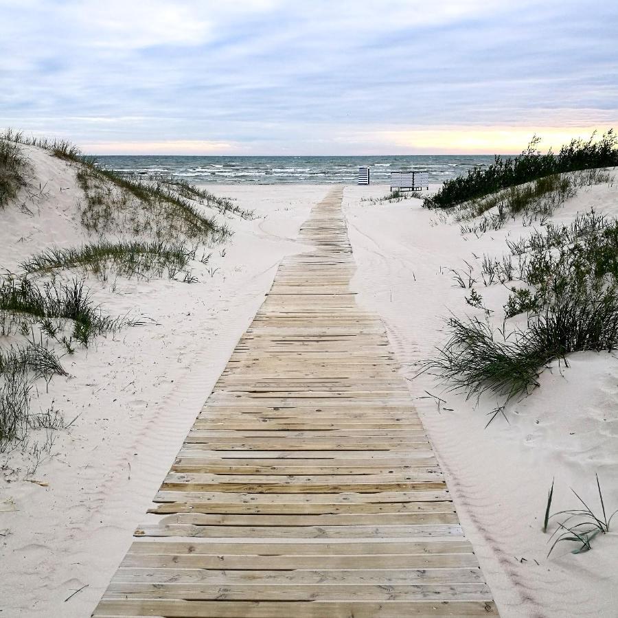 Southwest Seashore Apartment Liepaja Bagian luar foto